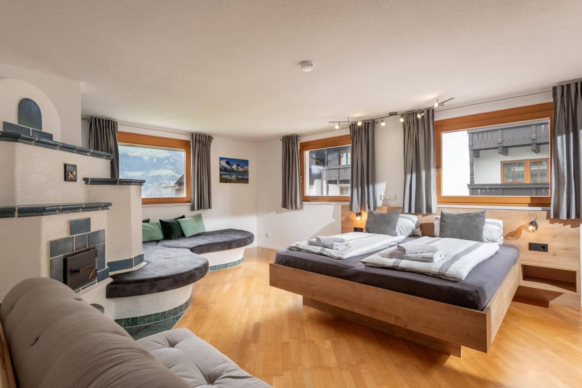 Apartments Gondelspass Fuegen Exterior photo