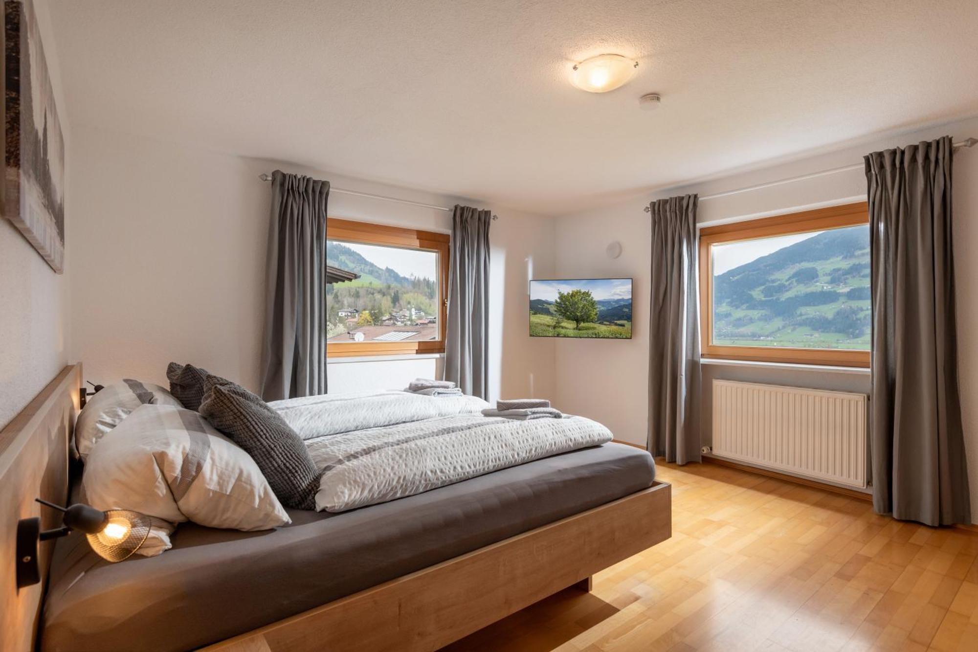 Apartments Gondelspass Fuegen Exterior photo