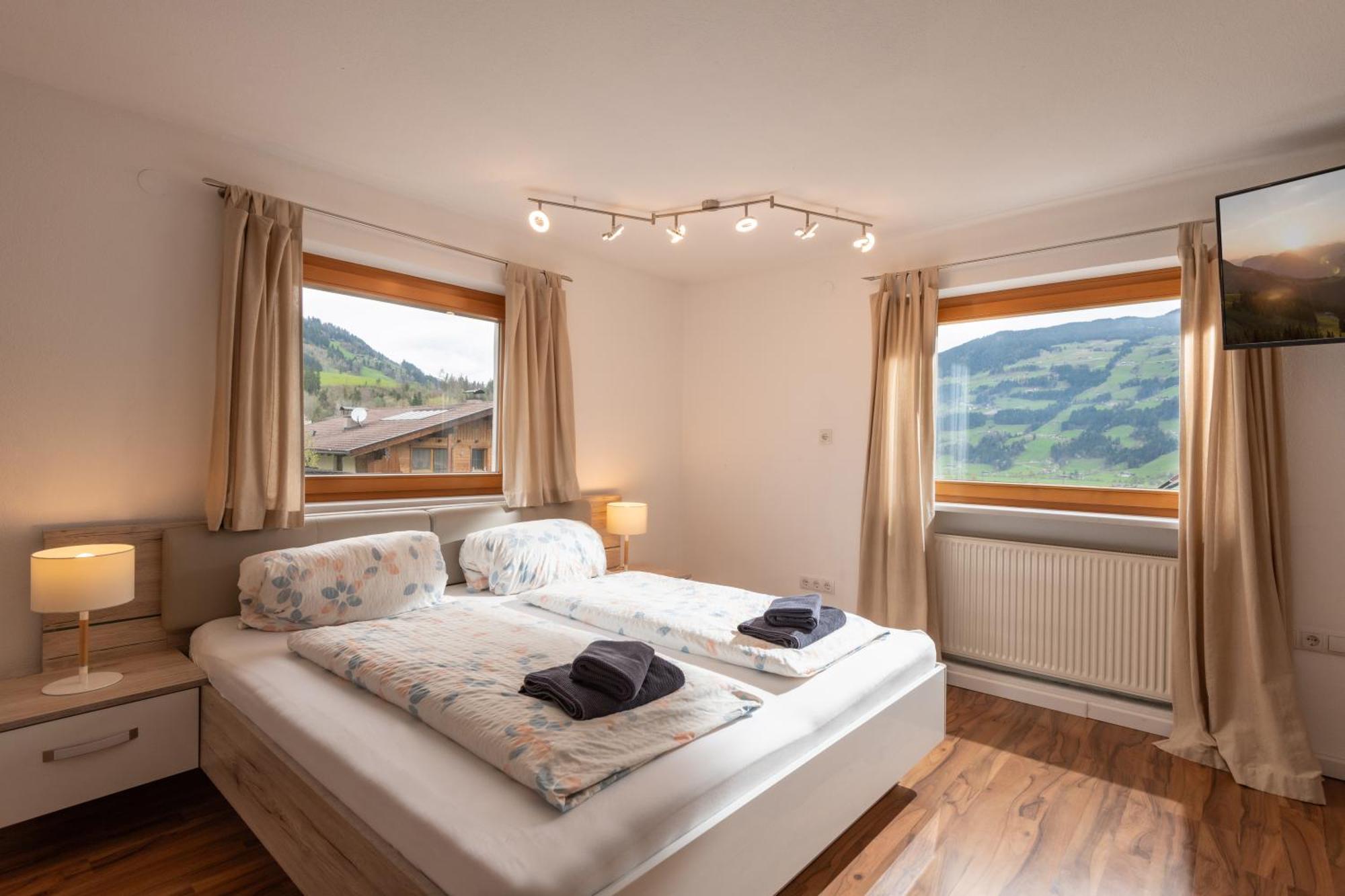 Apartments Gondelspass Fuegen Exterior photo